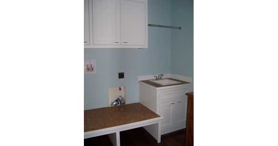 elevated-area-for-washer-and-dryer-in-master-closet